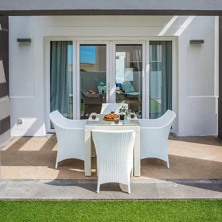 Petunia Villa